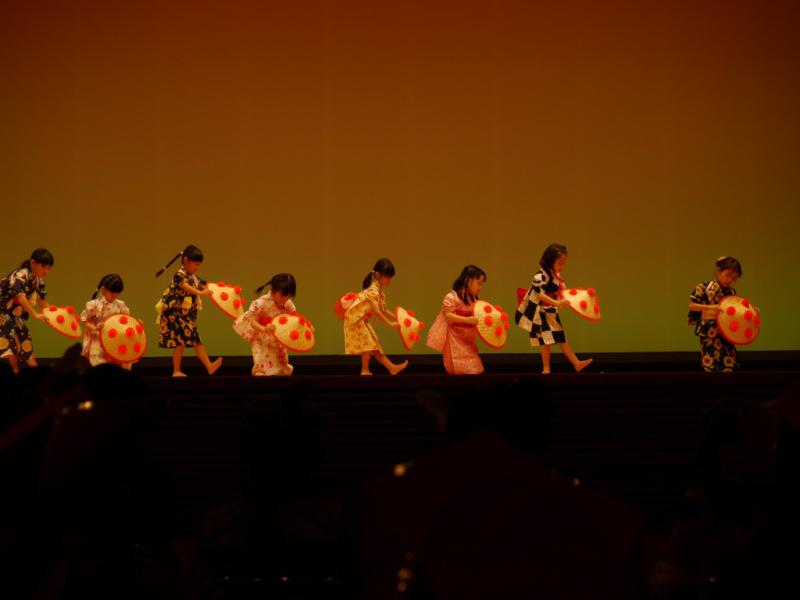 梅組女児　♪花笠音頭